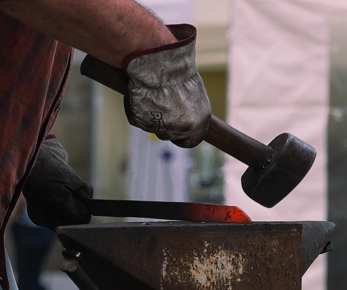 forge artisan forgeron marché démonstration couteau Côtes d'Armor